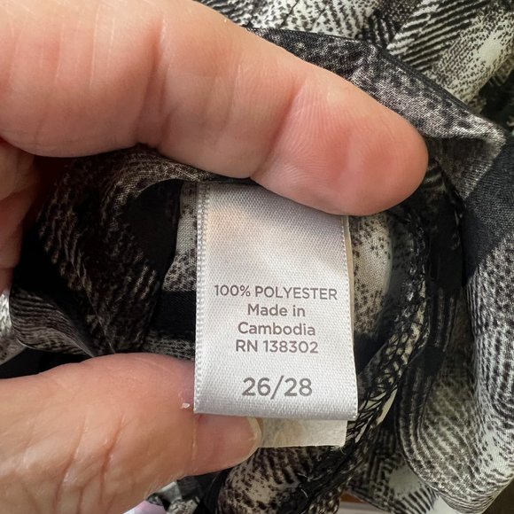 Avenue 26/28 Black, White and Gray Blouse with Black Tank - Picture 7 of 8